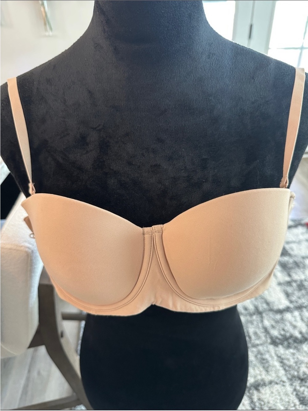 SKIMS Strapless Convertible Bra - Beige Don’t buy !!!